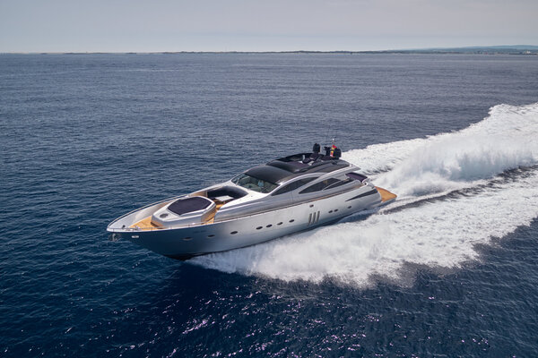 Pershing 90 | IbzYachts